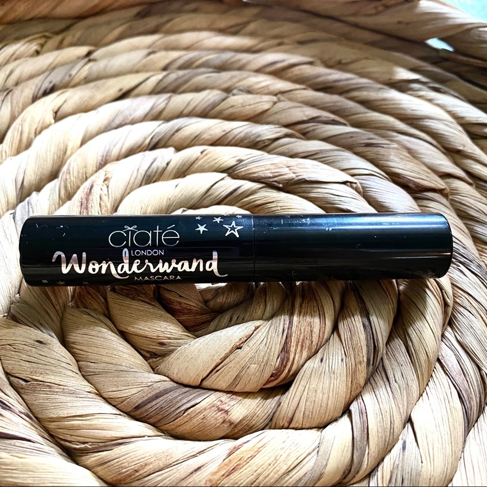 Wonderwand Intensely Volumising Mascara Black